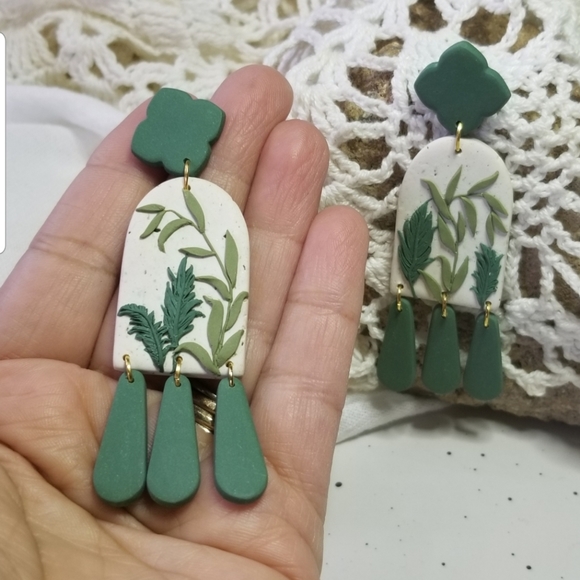 Handcrafted polymer clay earrings - Picture 5 of 5